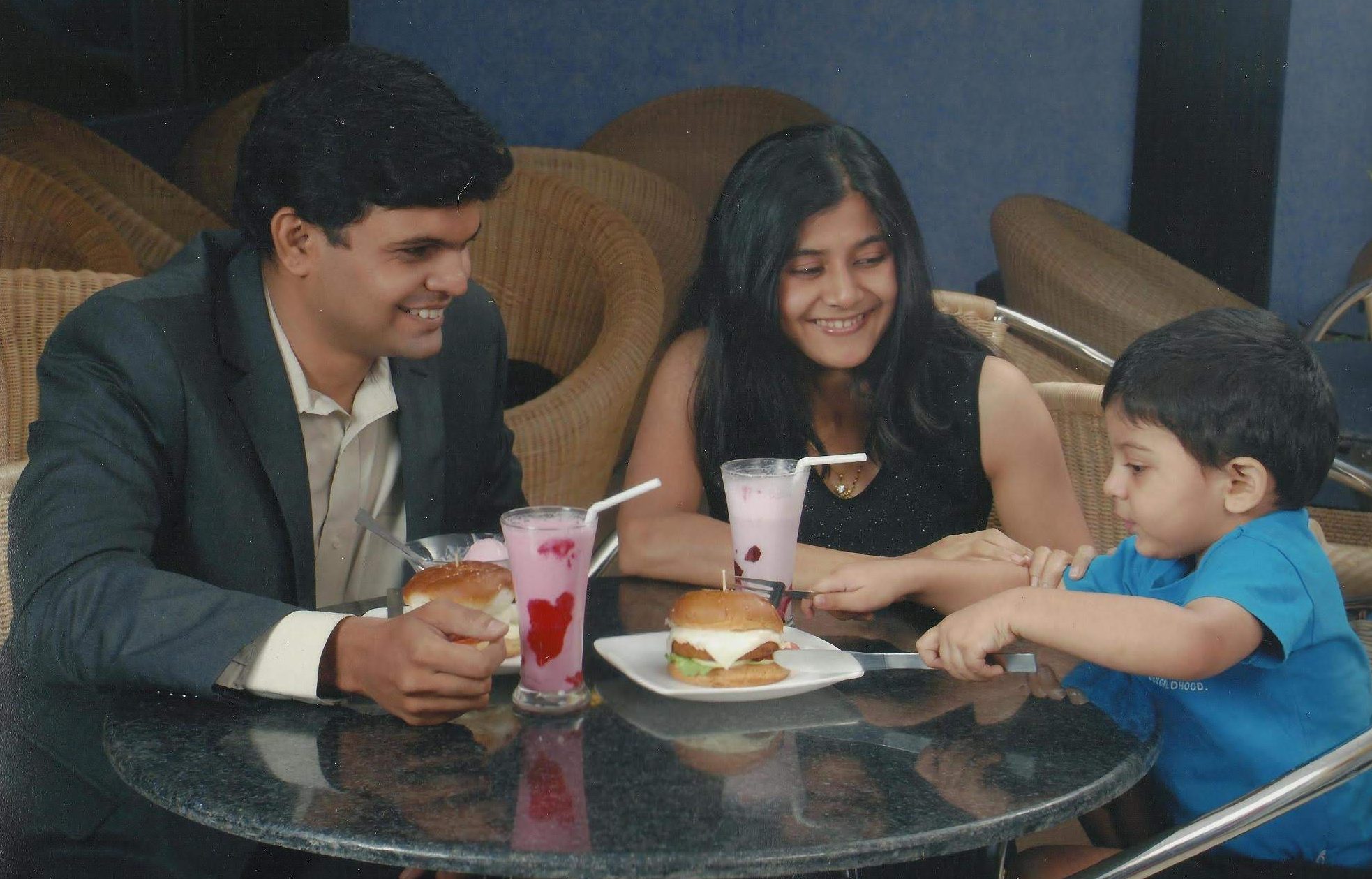 <p style="text-align: center;"><i><span>Dean with his family</span></i></p>