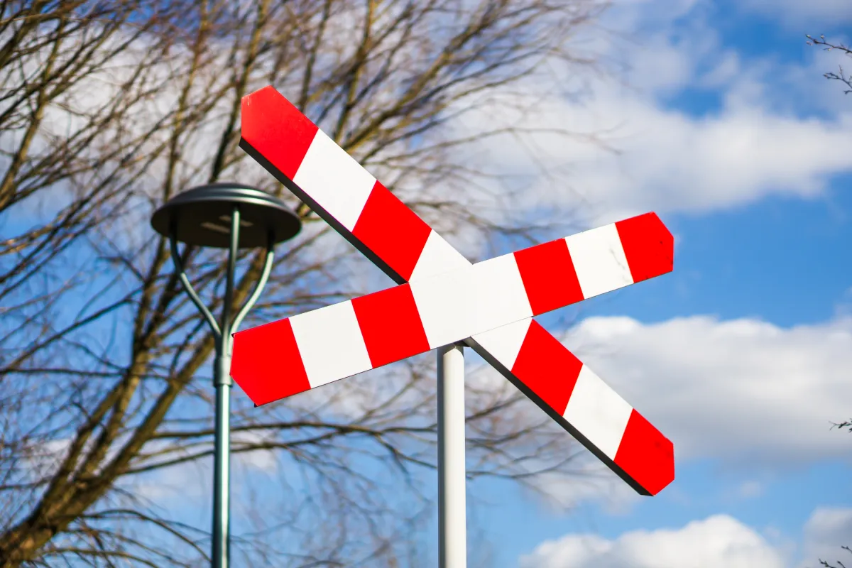 Mixed Signals: European Markets Hold Firm Amid Economic and Sector Shifts